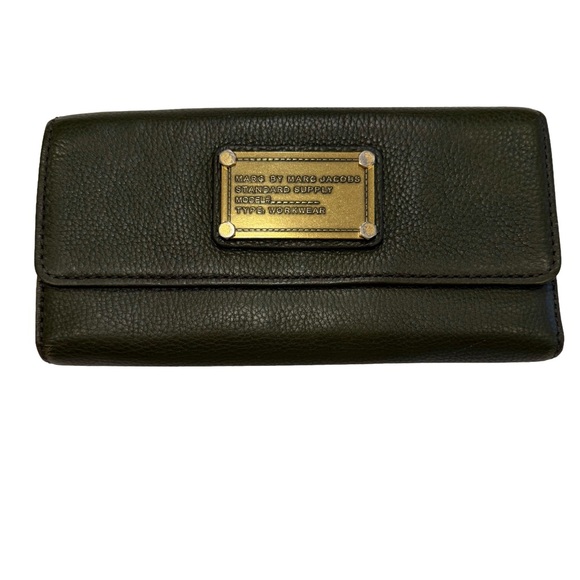 MARC BY MARC JACOBS Women’s Long Wallet Dark Olive Green Leather Gold Logo EUC - Picture 1 of 16